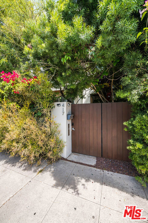 417 Venice Way - Photo 2