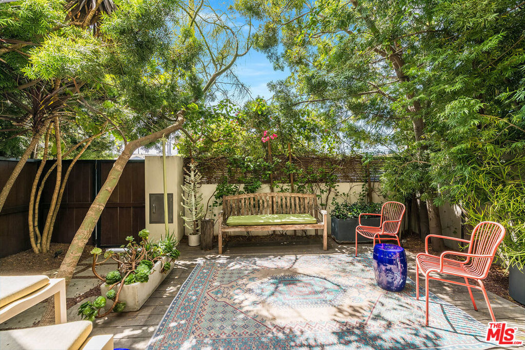 417 Venice Way - Photo 3