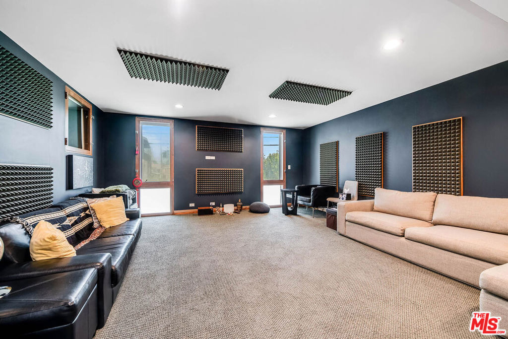 417 Venice Way - Photo 15
