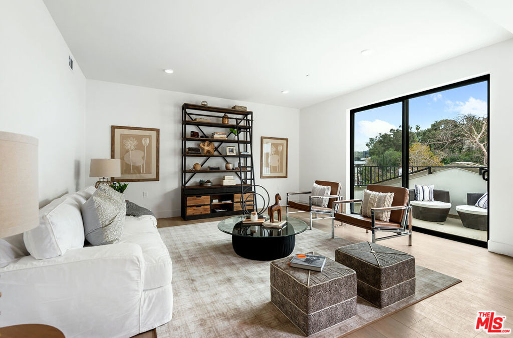3659 1/2 Regal Place - Photo 3