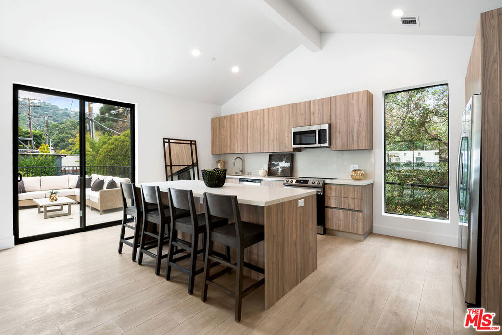 3659 1/2 Regal Place - Photo 15
