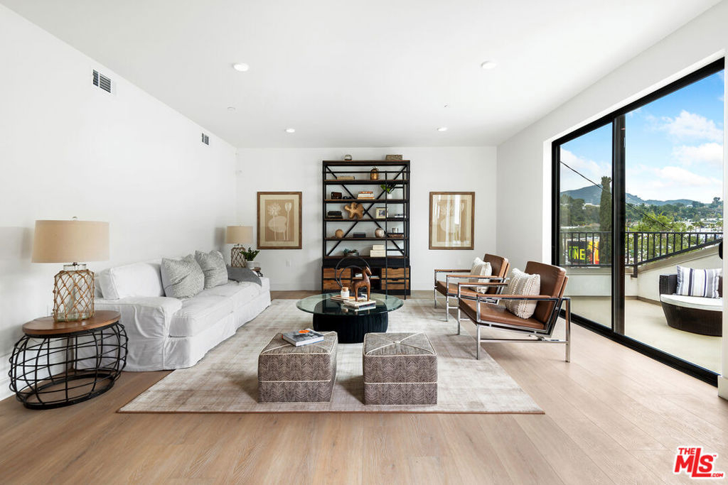 3659 1/2 Regal Place - Photo 2