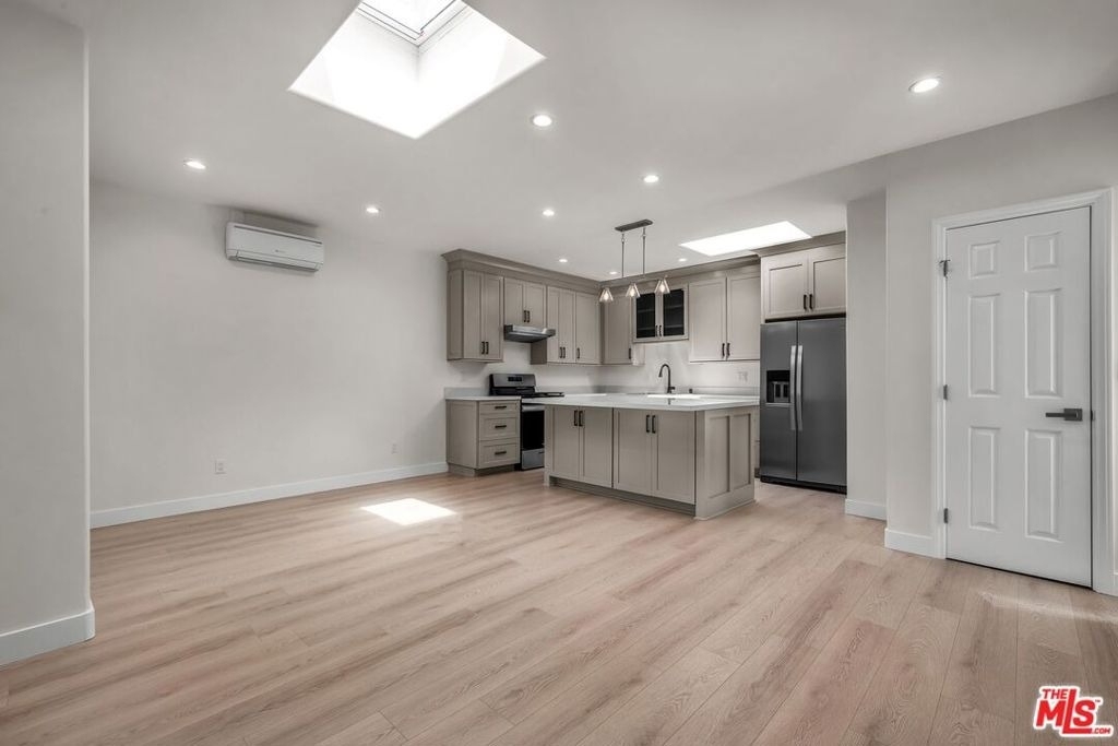 303 Culver Boulevard - Photo 2