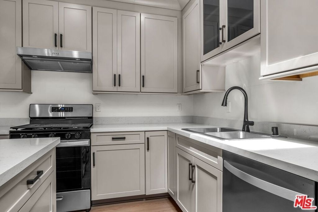 303 Culver Boulevard - Photo 5