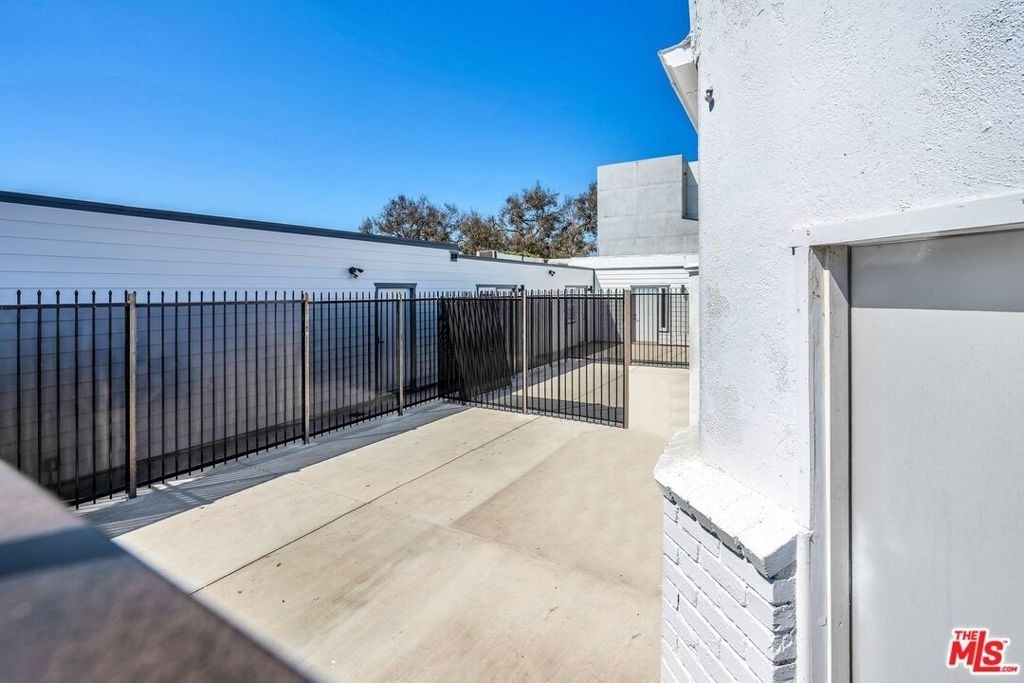 303 Culver Boulevard - Photo 16