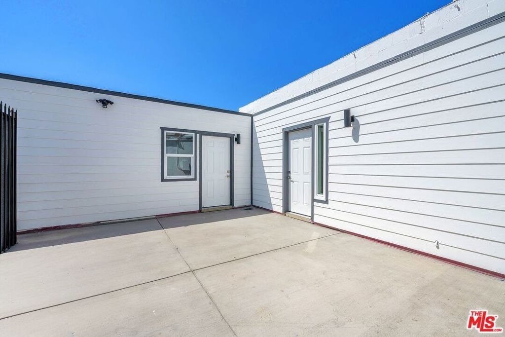 303 Culver Boulevard - Photo 1