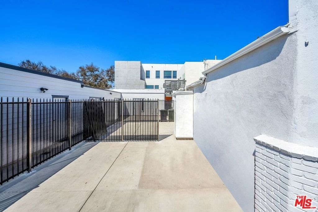 303 Culver Boulevard - Photo 17