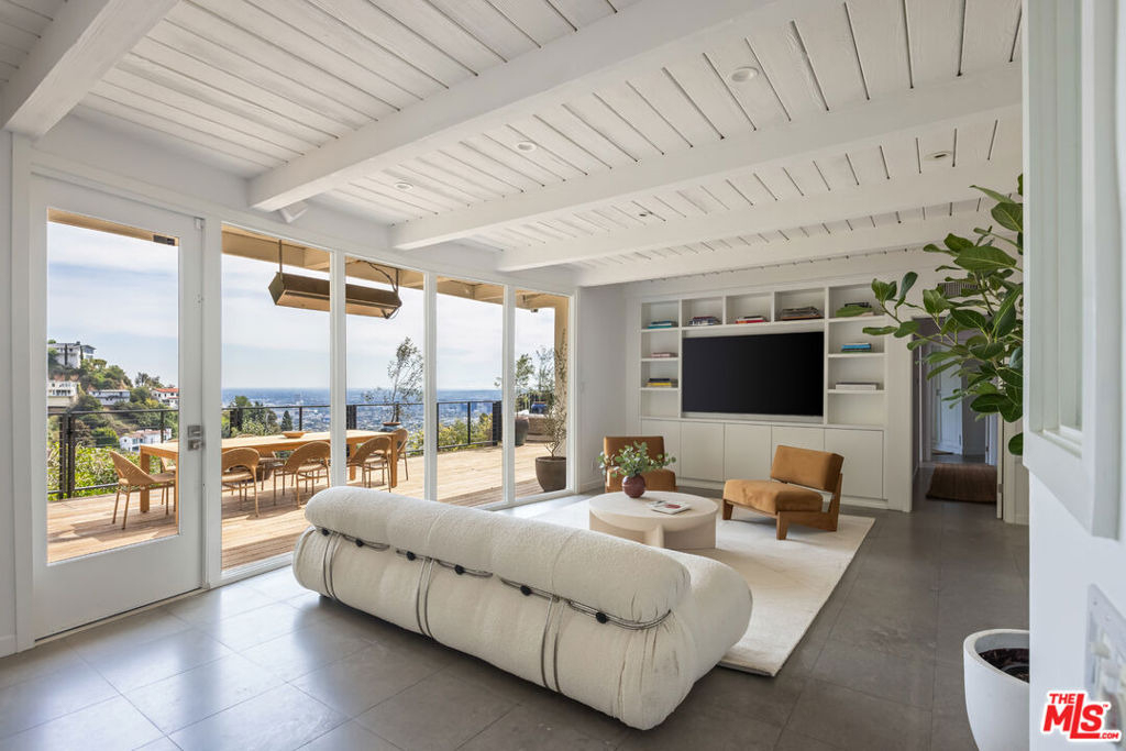 1568 Viewsite Drive - Photo 3