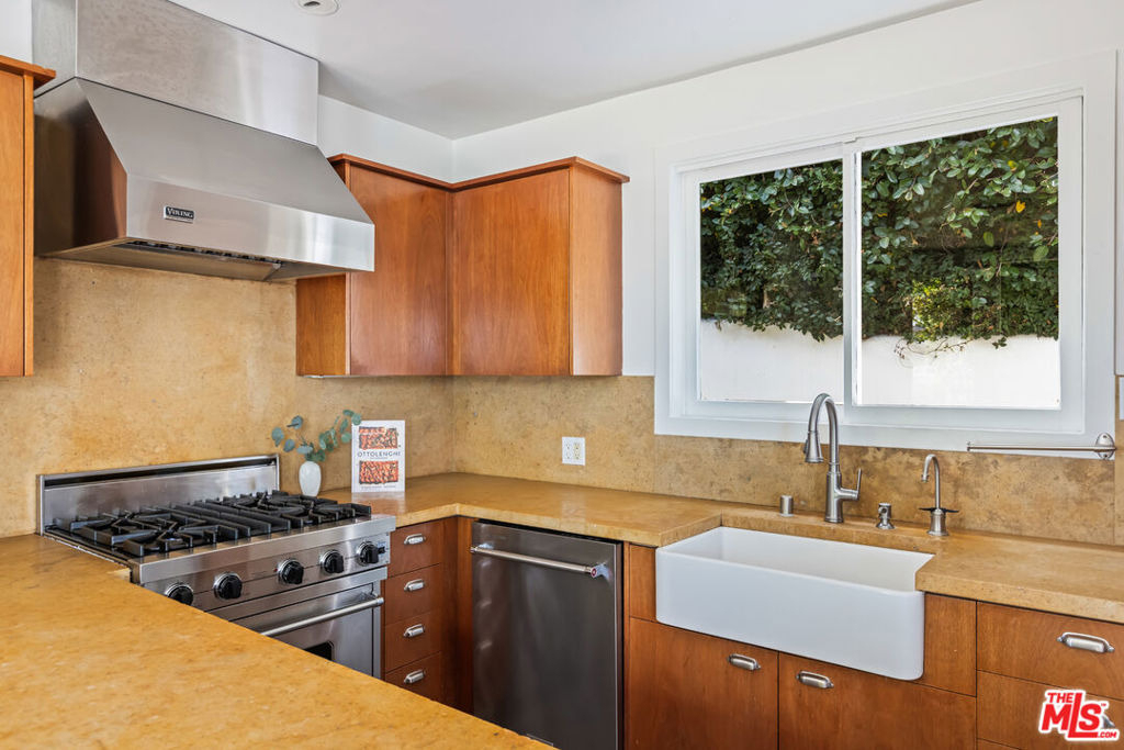1568 Viewsite Drive - Photo 13