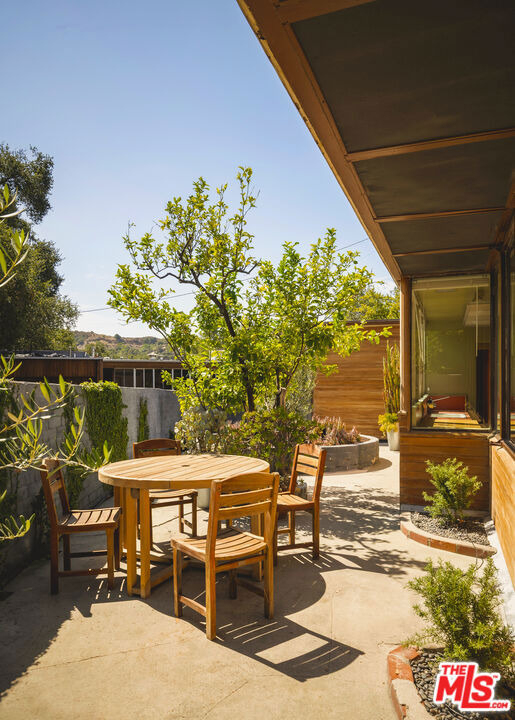 541 Suncourt Terrace - Photo 3