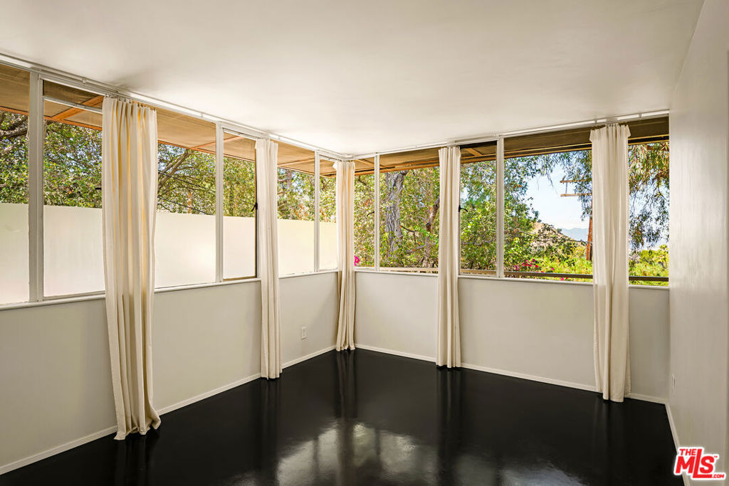 541 Suncourt Terrace - Photo 18