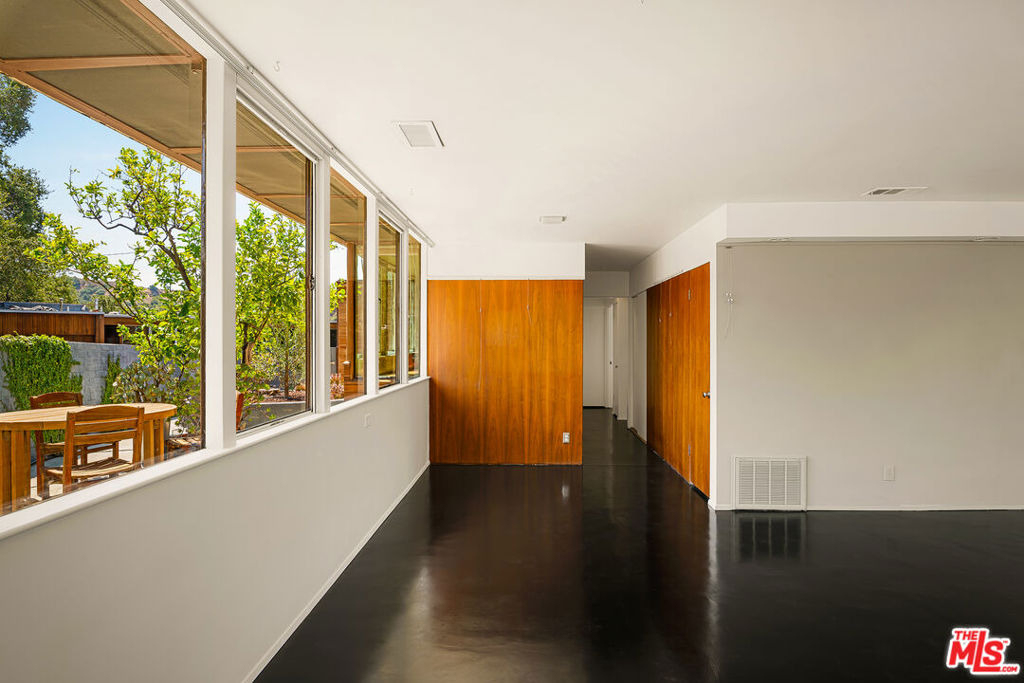 541 Suncourt Terrace - Photo 11