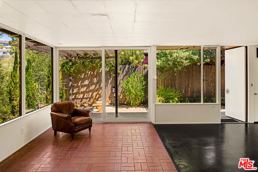 541 Suncourt Terrace - Photo 6