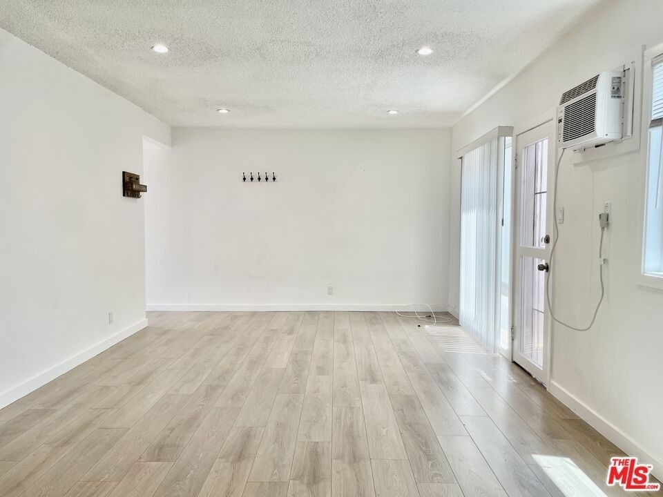 629 Hardin Drive - Photo 2