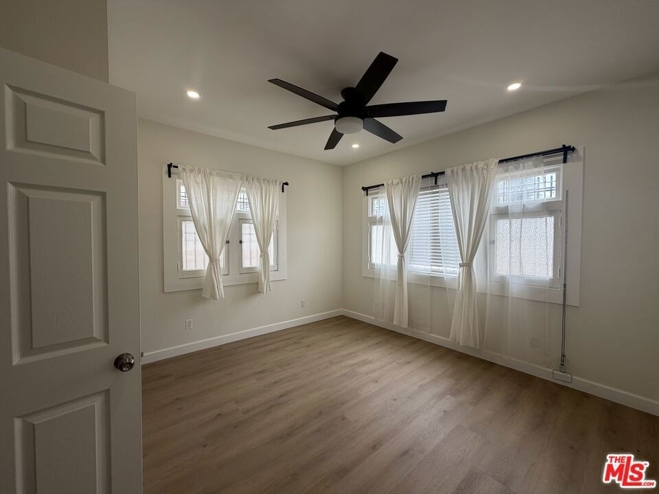 915 S Grand View Street - Photo 3