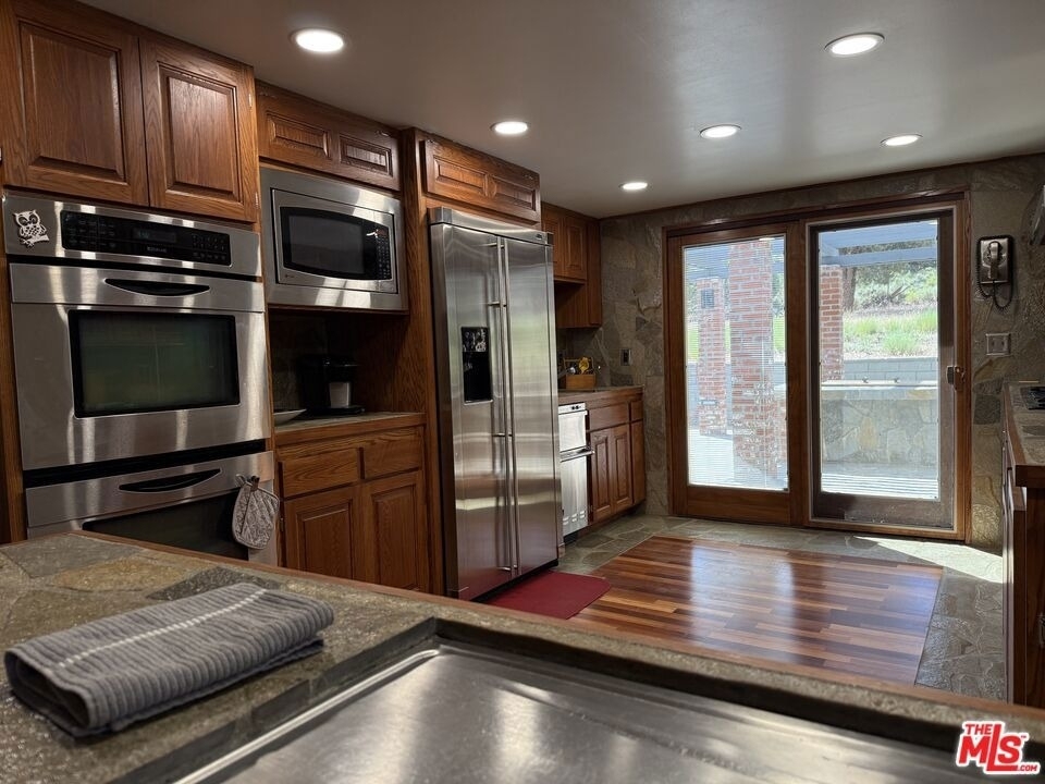 1196 Willow Lane - Photo 2