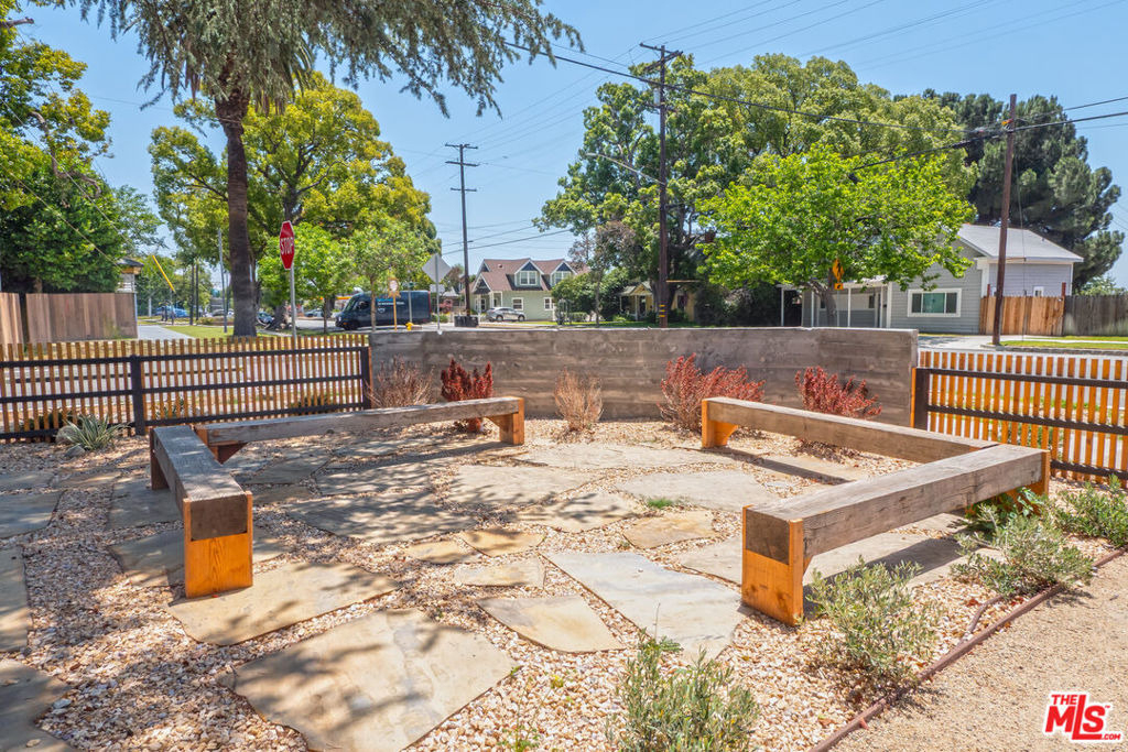 591 E 9th Street - Photo 11
