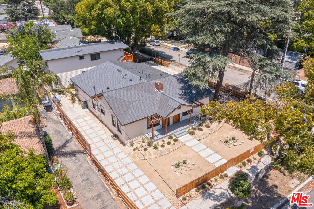 591 E 9th Street - Photo 14