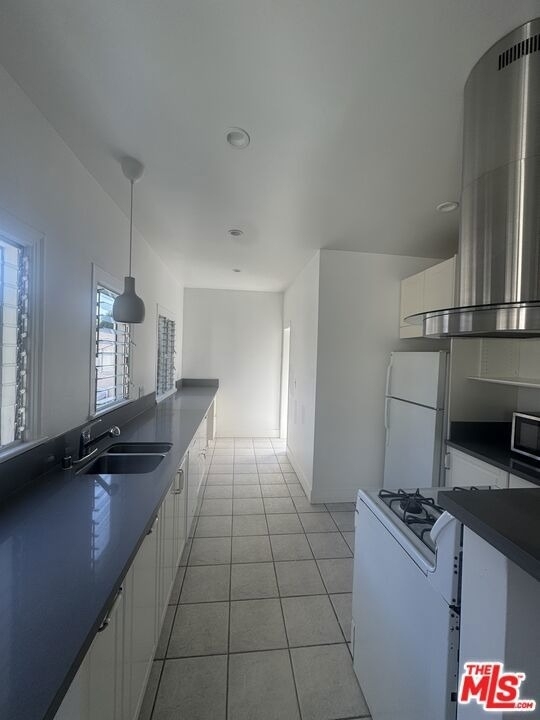 245 N Swall Drive - Photo 10