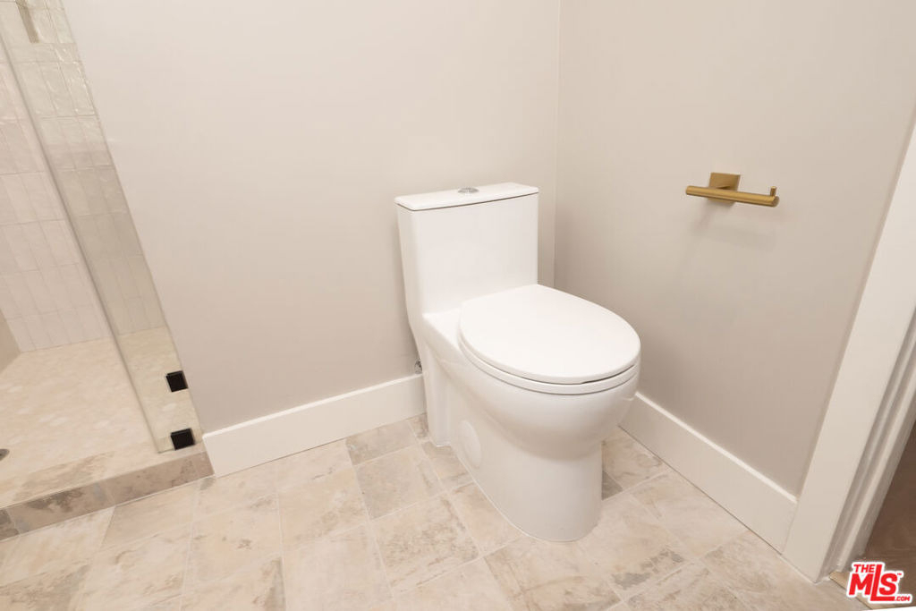 593 E 9th Street - Photo 9