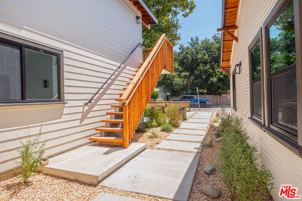 593 E 9th Street - Photo 4