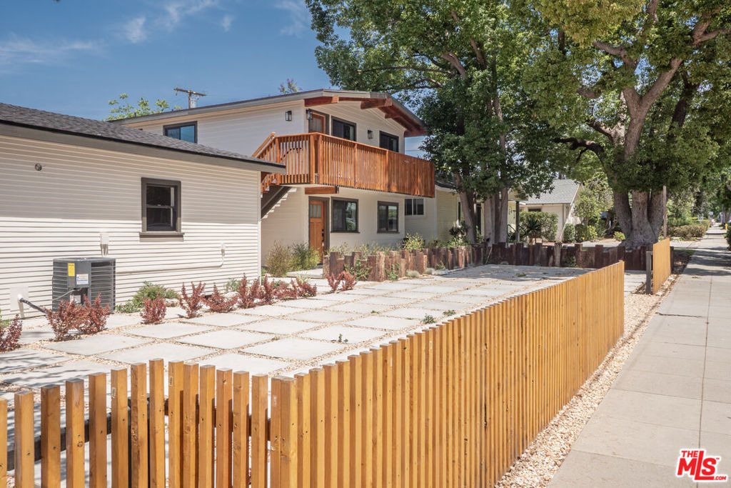 593 E 9th Street - Photo 3