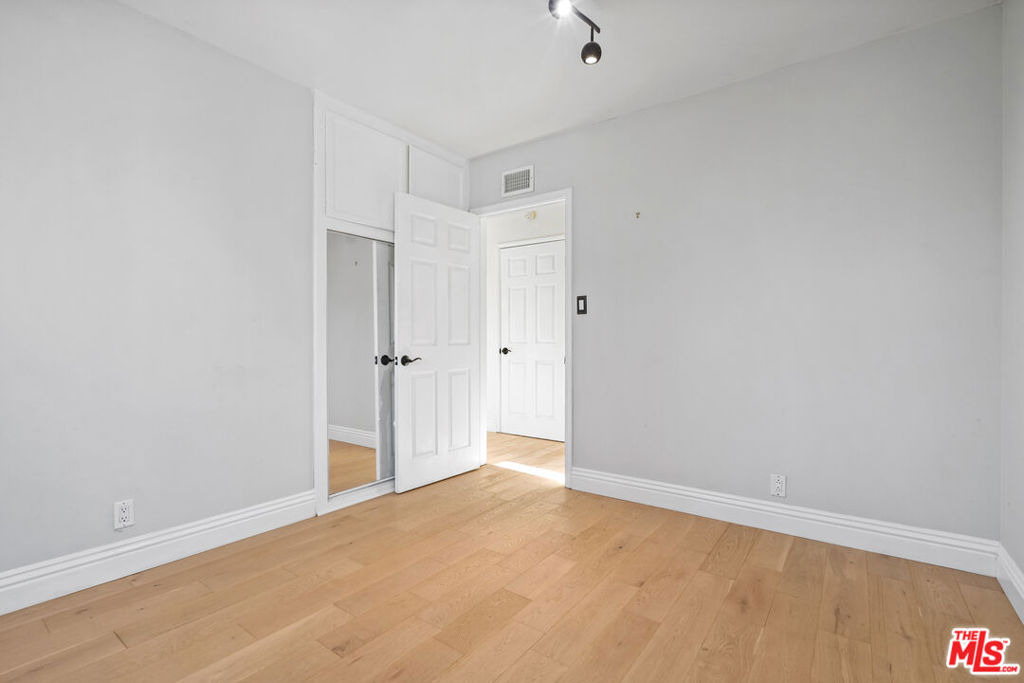 649 Tufts Avenue - Photo 14
