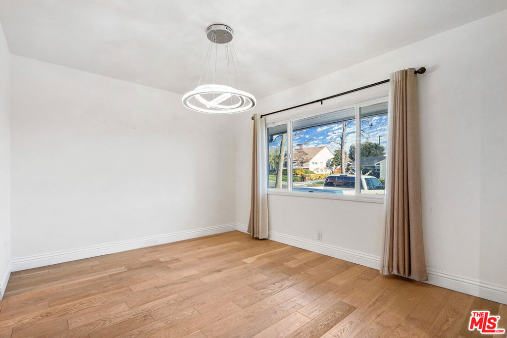 649 Tufts Avenue - Photo 10
