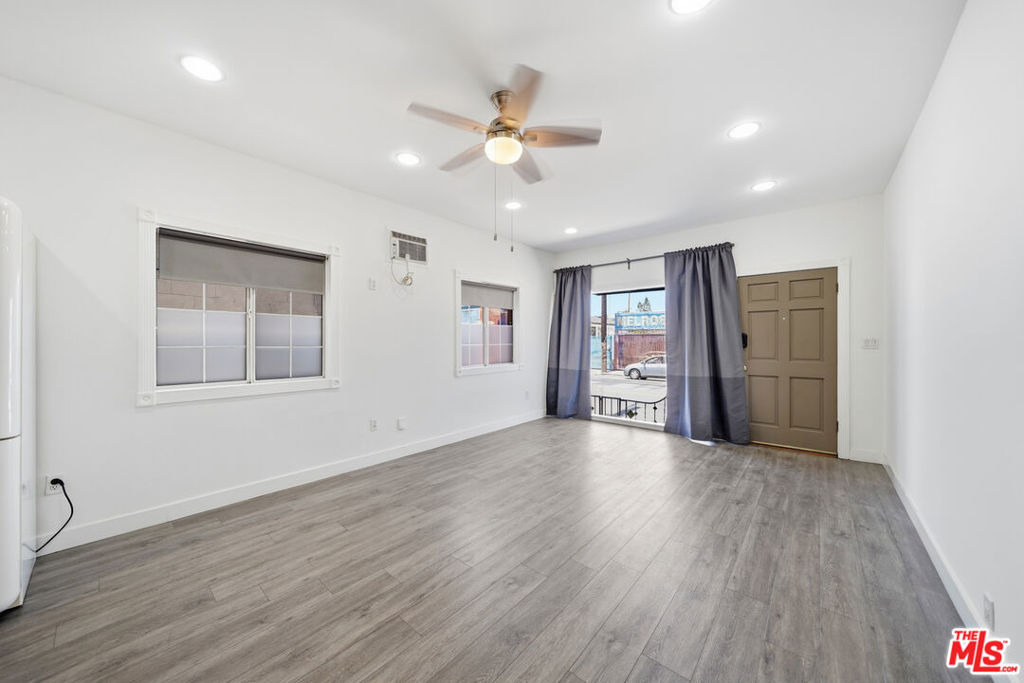 5760 Melrose Avenue - Photo 2