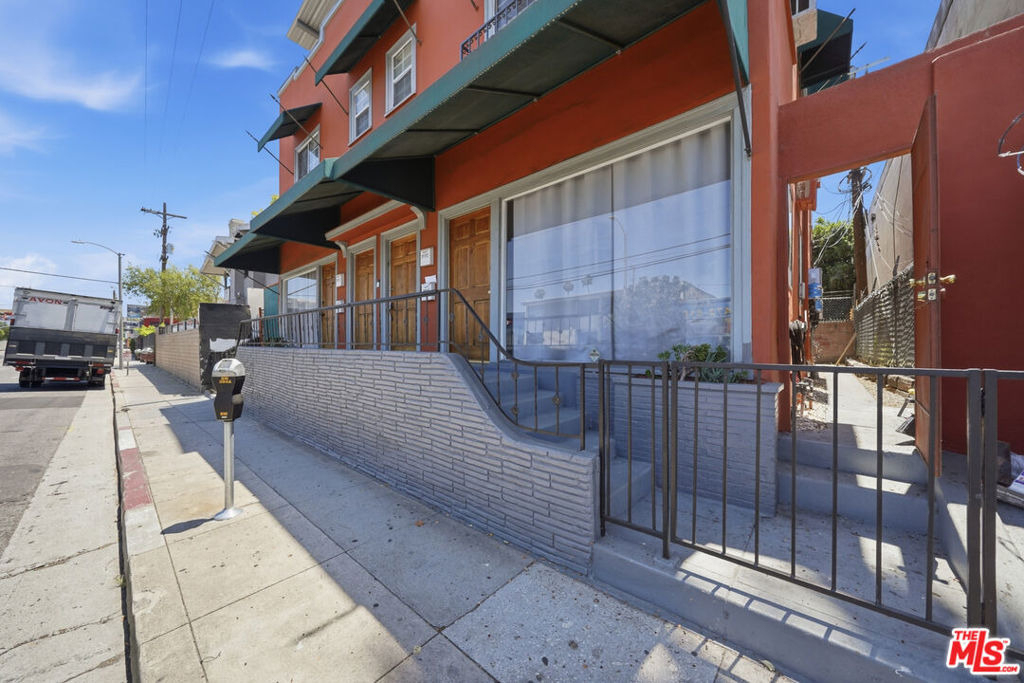 5760 Melrose Avenue - Photo 10