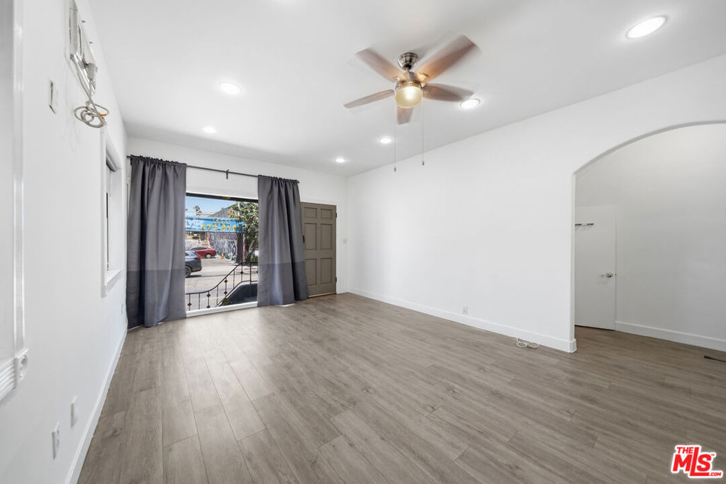 5760 Melrose Avenue - Photo 3