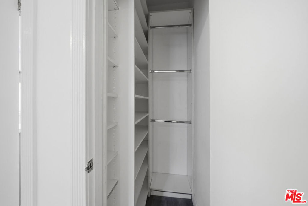 5760 Melrose Avenue - Photo 9