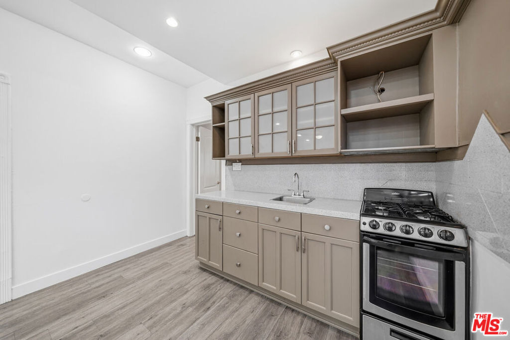 5760 Melrose Avenue - Photo 1