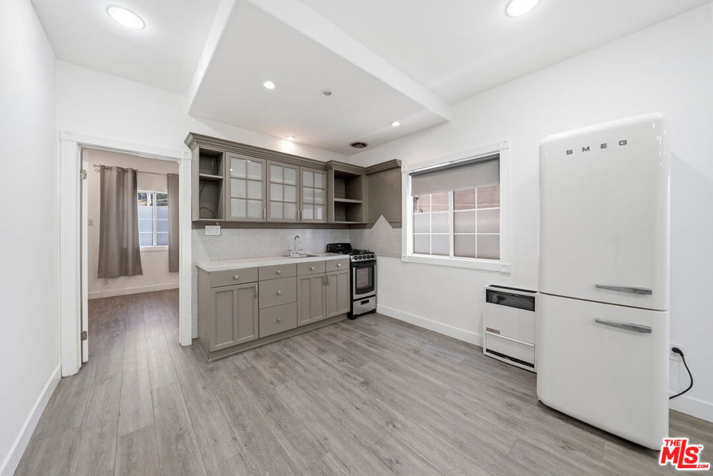 5760 Melrose Avenue - Photo 0