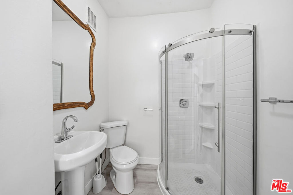 5754 Melrose Avenue - Photo 10