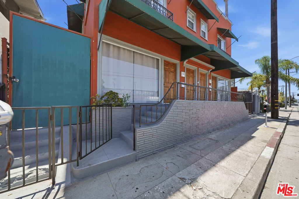 5754 Melrose Avenue - Photo 12