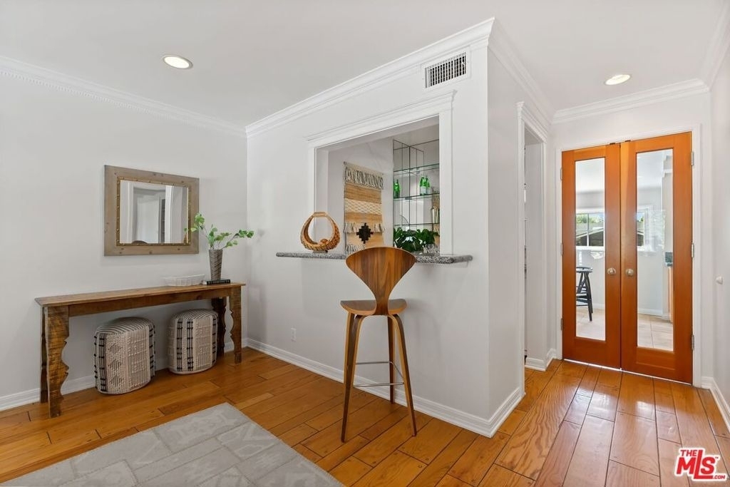 1401 Jonesboro Drive - Photo 2