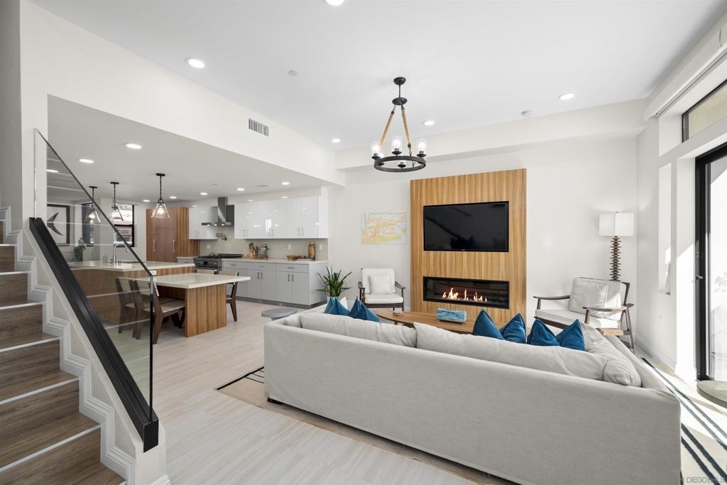 2925 Upshur - Photo 1