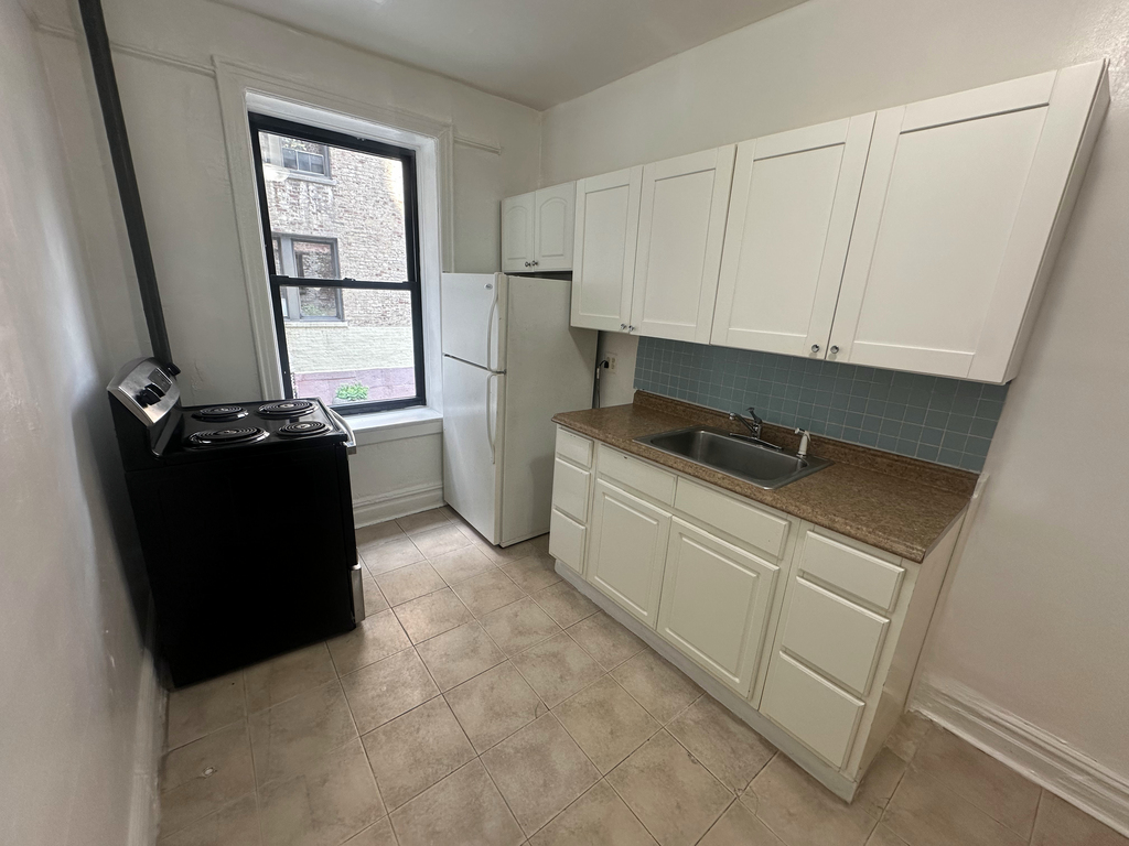41-41 46th Street - Photo 10