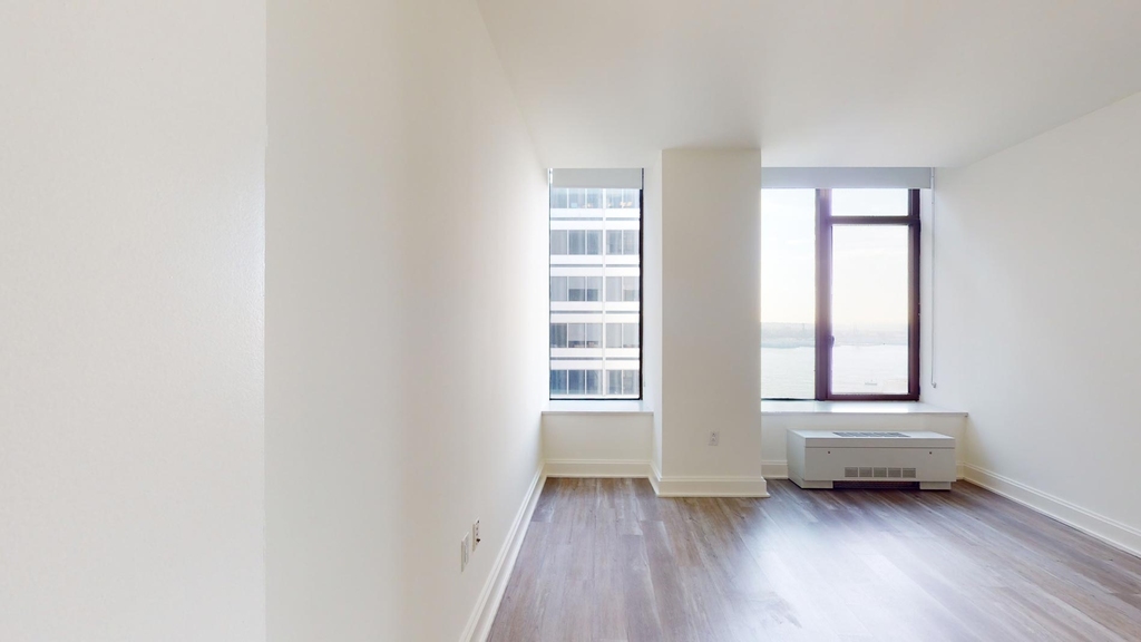 10 Hanover Square - Photo 2