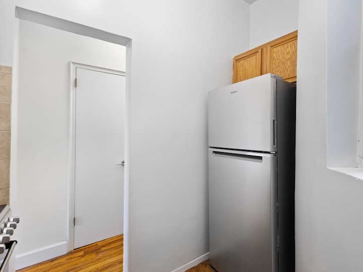623 East 11th Street - Photo 5
