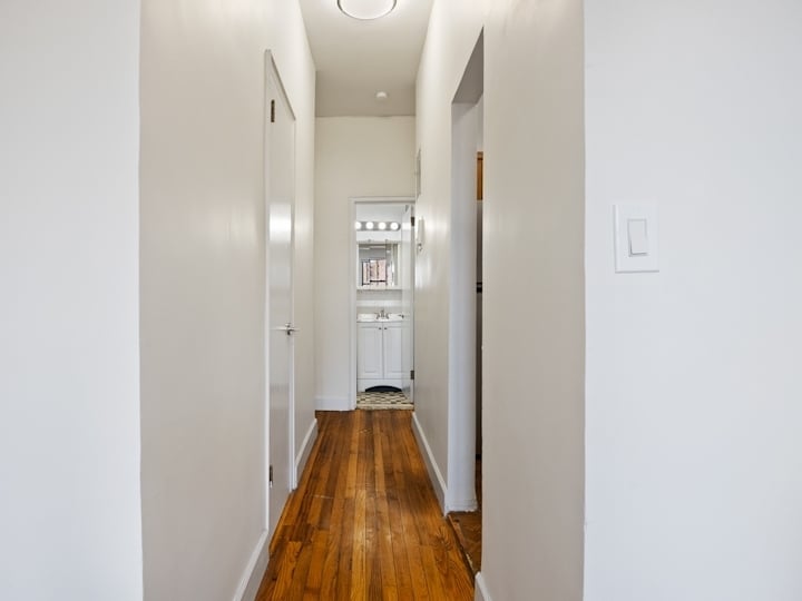623 East 11th Street - Photo 3