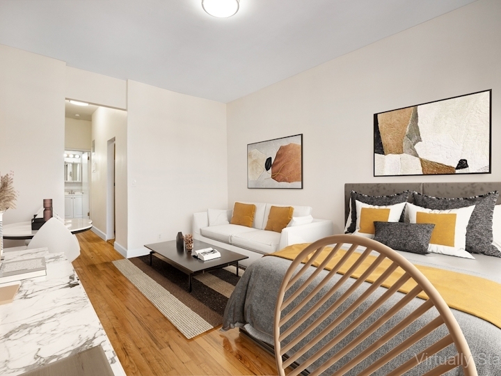 623 East 11th Street - Photo 1