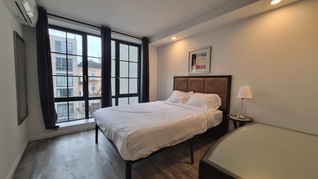 Upper West Side - Photo 1