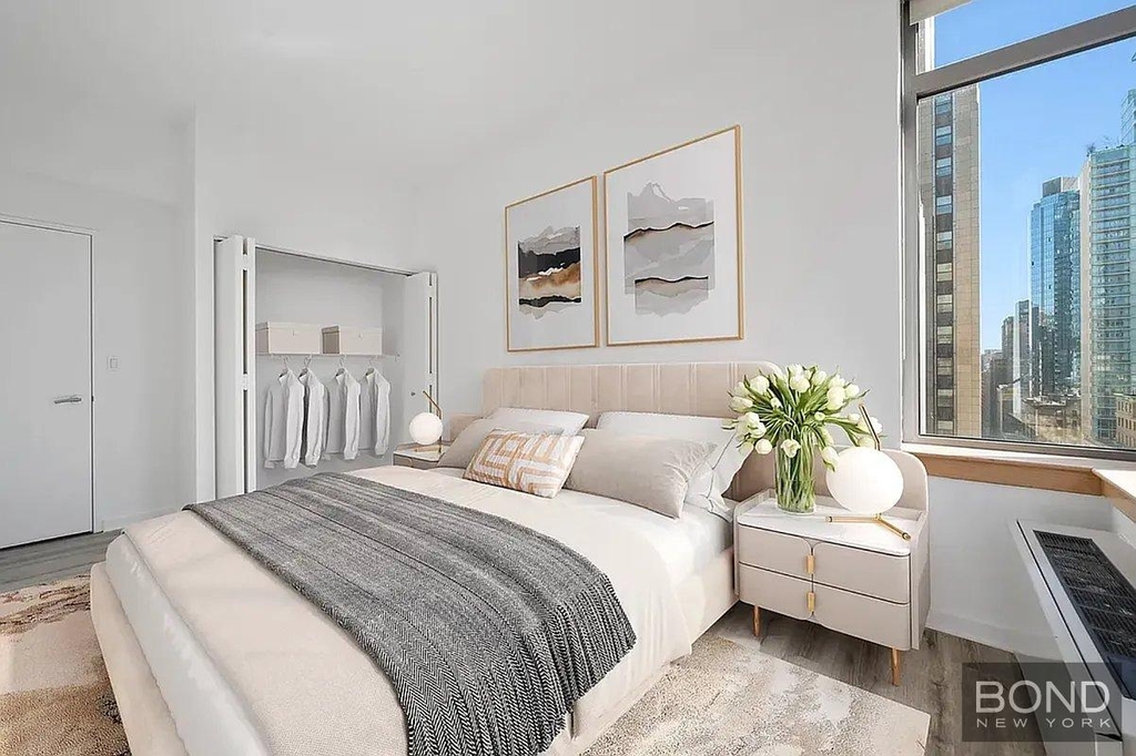 West 33rd Street - Photo 4