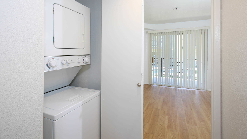 1005 N. Center Avenue - Photo 12