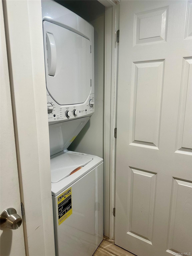 372 Verplanck Avenue - Photo 10