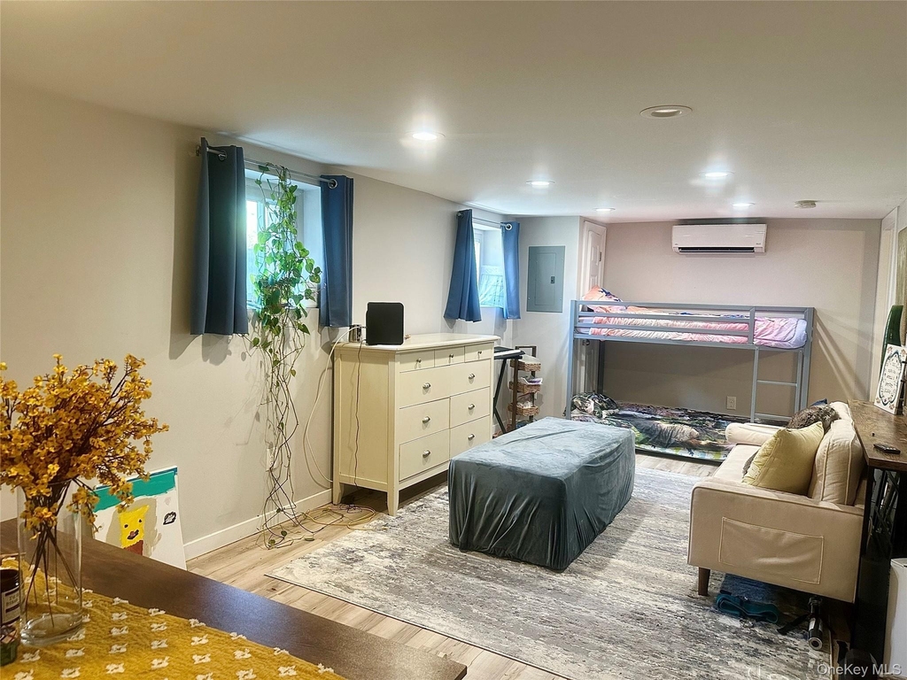 372 Verplanck Avenue - Photo 6