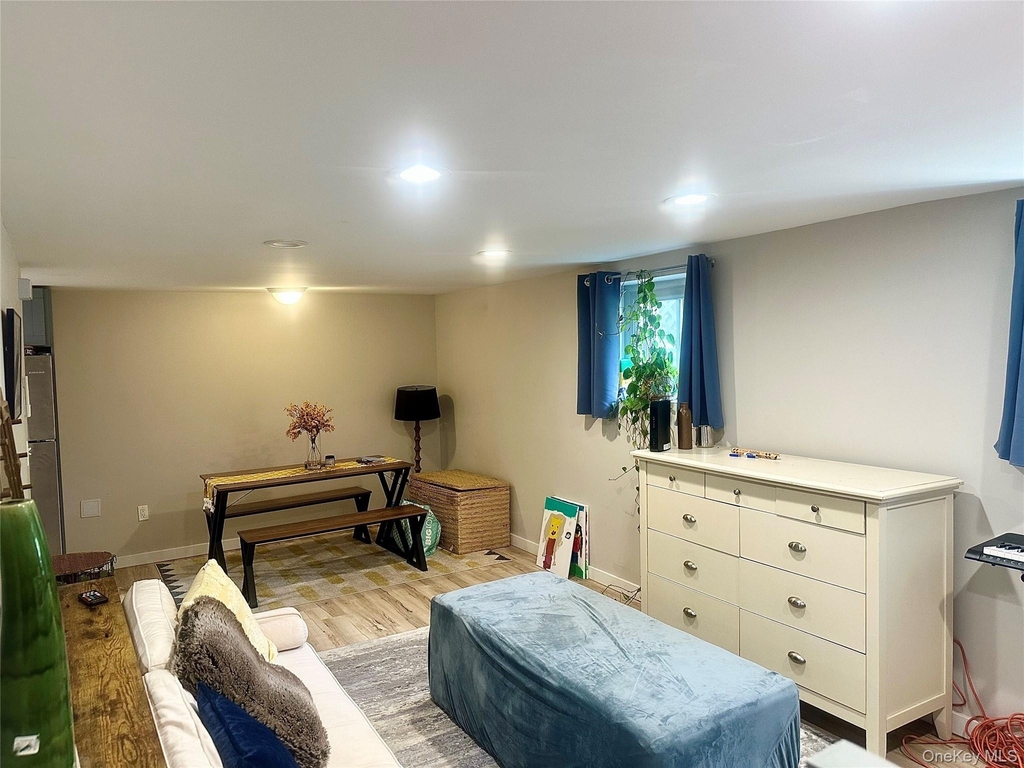 372 Verplanck Avenue - Photo 5