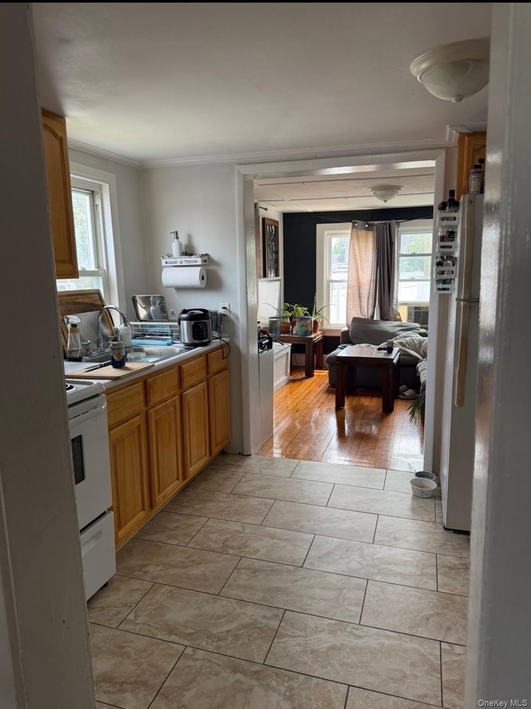 3158 Lincoln Avenue - Photo 1